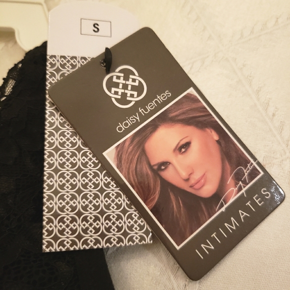 Daisy Fuentes stretch lace bra. - Picture 4 of 4
